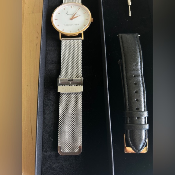 Fearmoore Watch with Two Strap options - Picture 3 of 8